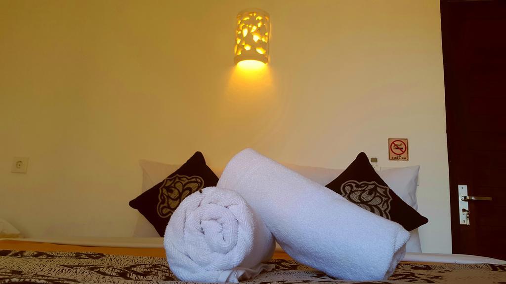 Kubu Sunset Guest House Нуса-Лембонган Екстер'єр фото